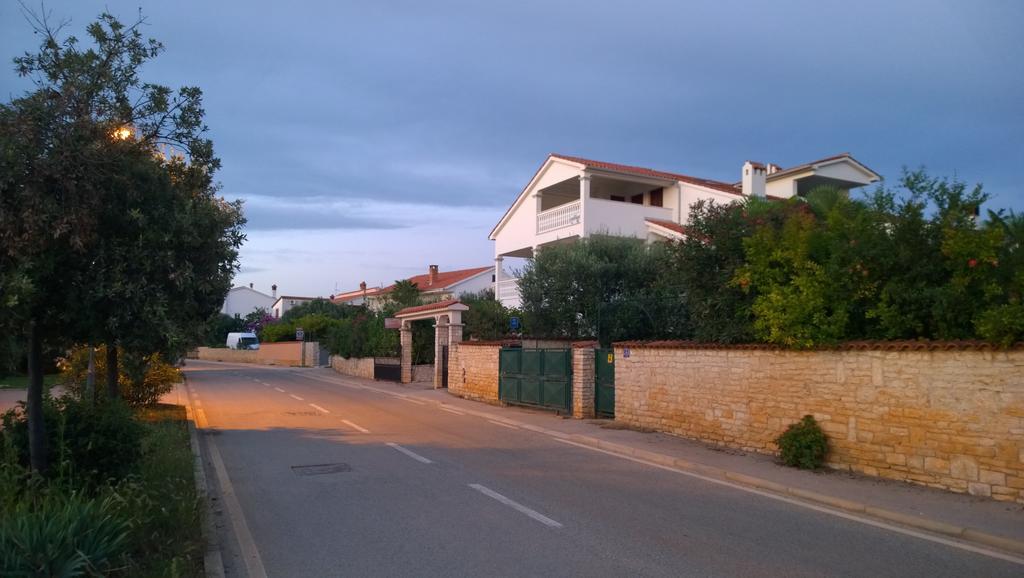 Apartments Free Parking Big Garden Peroj Δωμάτιο φωτογραφία